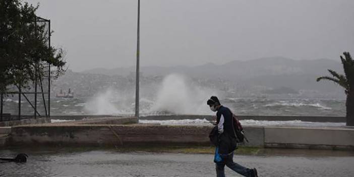 İzmir'de kuvvetli rüzgar ve fırtına uyarısı