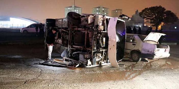 Gaziantep’te otomobille çarpışan polis midibüsü devrildi: 5'i polis 6 yaralı