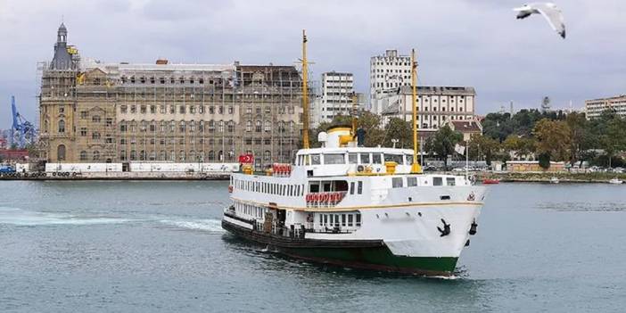 İstanbul'da Lodos vapur seferlerini engelledi