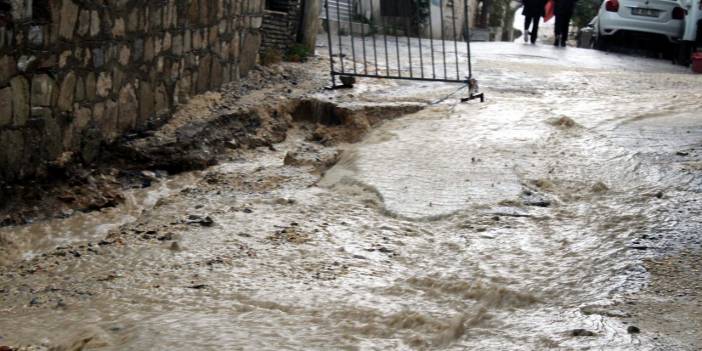 Deprem bölgesi için kuvvetli yağış uyarısı