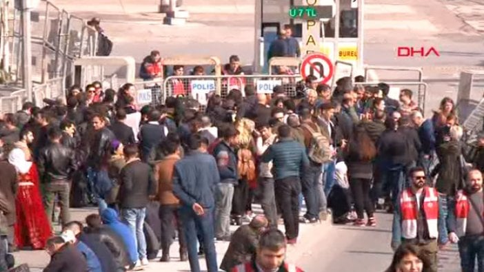 Nevruz coşkusu: Binlerce kişi alanda