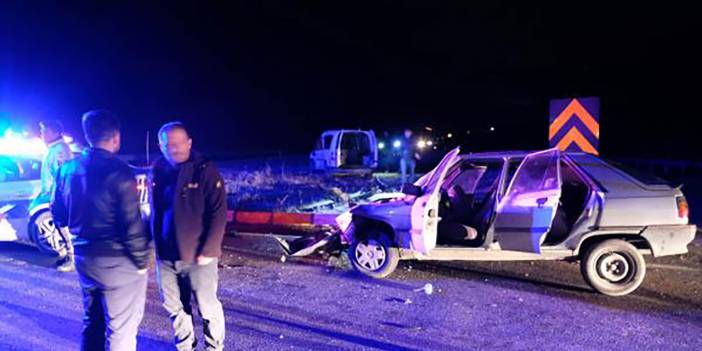 Hayvan barınağı görevinden dönen polislerin aracına otomobil çarptı: 8 yaralı