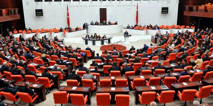 AKP ve MHP başörtüsü teklifini erteledi