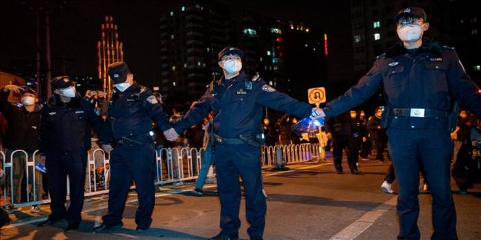 Şanghay'da protestolara barikat engeli