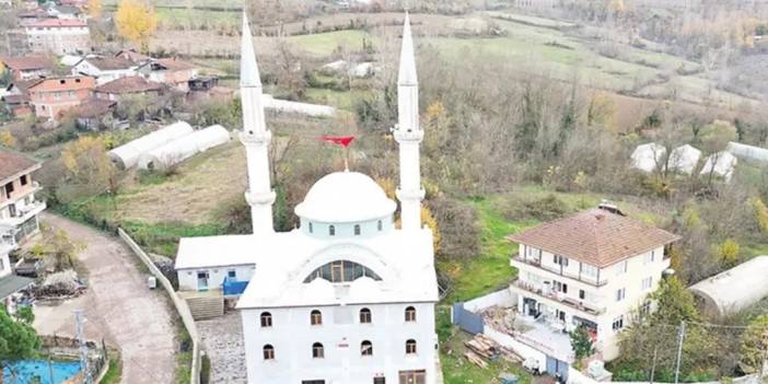 İmam camide bir kadınla beraberken eşi tarafından basıldı