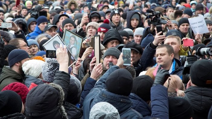 Rusya'da binlerce insan protesto için sokakta