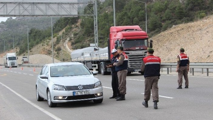 FETÖ'den aranıyordu, yol kontrolünde yakalandı!