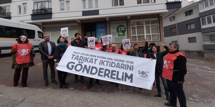 Hiranur Vakfı önünde protesto