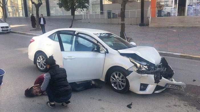 Ters yöne giren sürücü ve arkadaşı kaza yapınca bakın ne oldu!