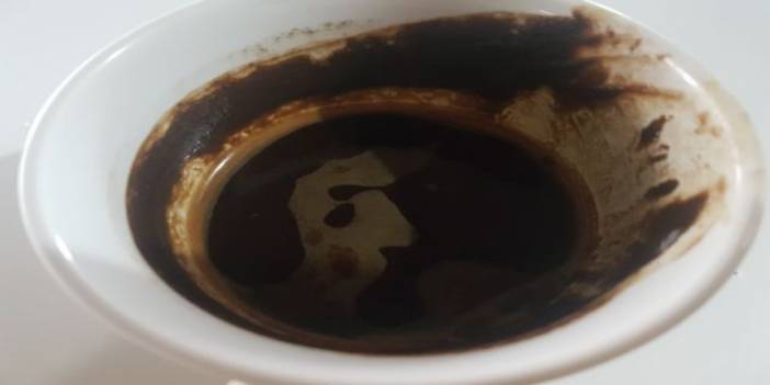 Kahve telvesini 10 dakika yüzünüzde bekletmek yetiyormuş. Etkisi çok şaşırtıcı