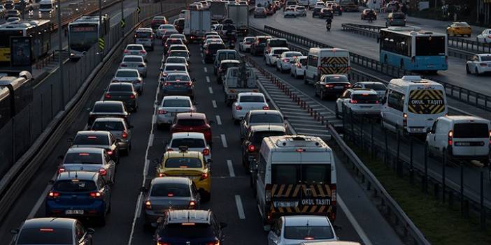 İstanbul'a yağmur etkisi: Trafik yoğunluğu yüzde 70'i aştı