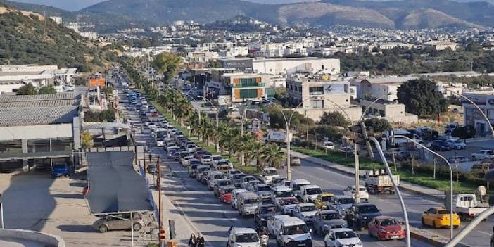 Bodrum'a binlerce araç giriş yaptı