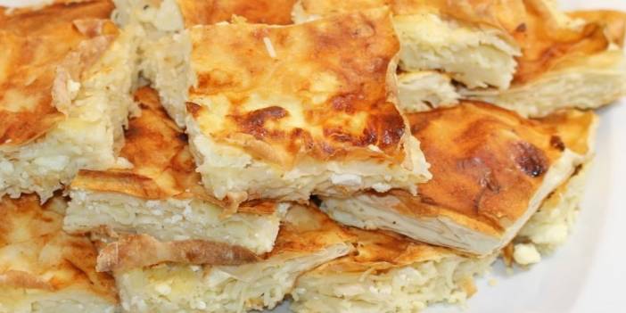 Hazır yufkayla börek yaparken yaparken asla atmamanız gereken teknik! Börek çıtır çıtır oluyor