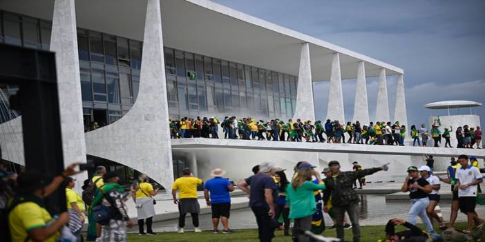 Bolsonaro destekçilerinin baskını sonrası vali görevden alındı