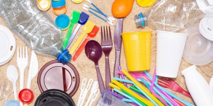 İngiltere de tek kullanımlık plastikleri yasakladı