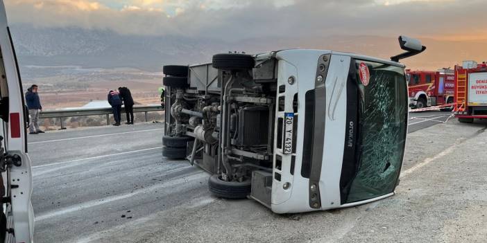 Servis midibüsü devrildi: 2 ölü, 15 yaralı