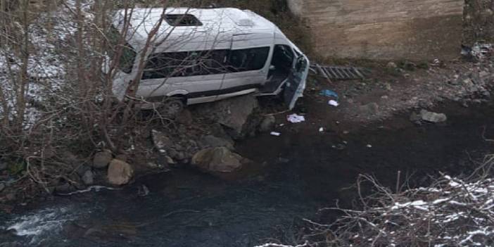 Öğrenci servisi şarampole yuvarlandı: Yaralılar var