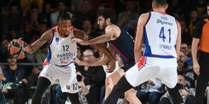 Anadolu Efes, Barcelona'yı yendi