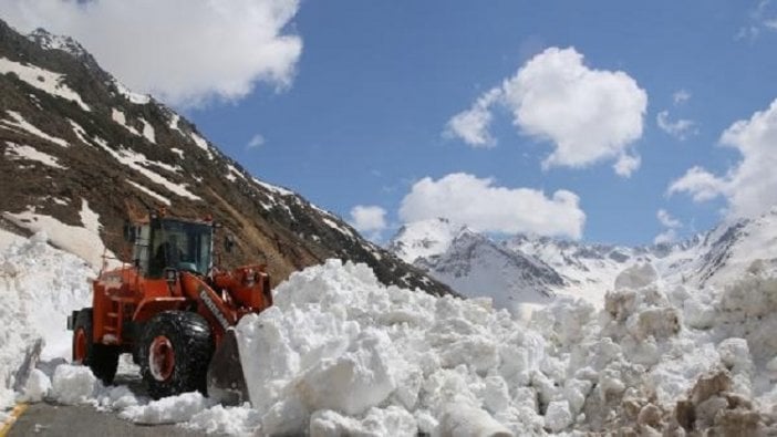 Rize'de 3 metrelik kar