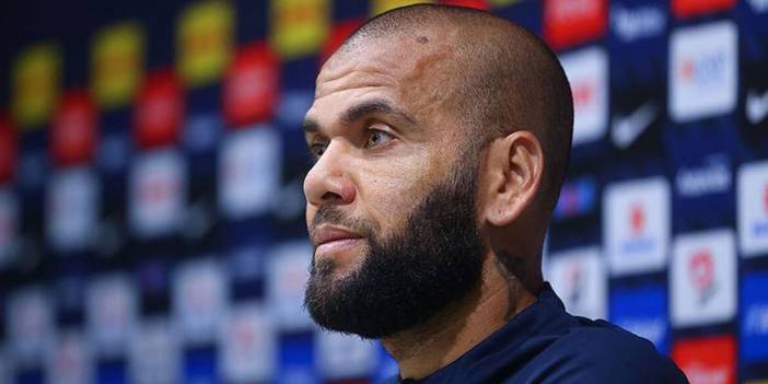 Dani Alves cezaevinde imza dağıtıyor!