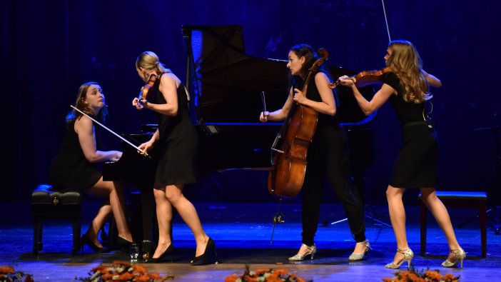 Salut Salon Quartet Mersin'i salladı