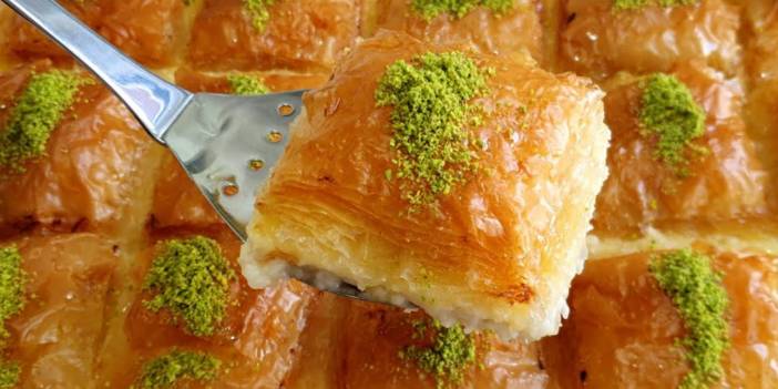 Bakmayın börek dendiğine! Aslında Laz böreği bir tatlı, hem de karabiberli...