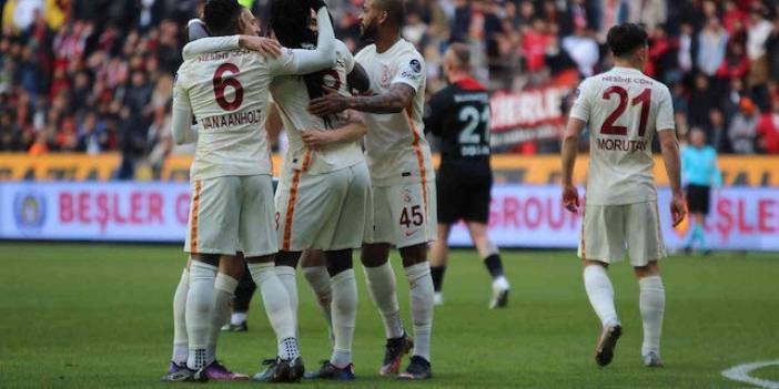 Menajeri konuştu! Galatasaray'a dönecek mi?