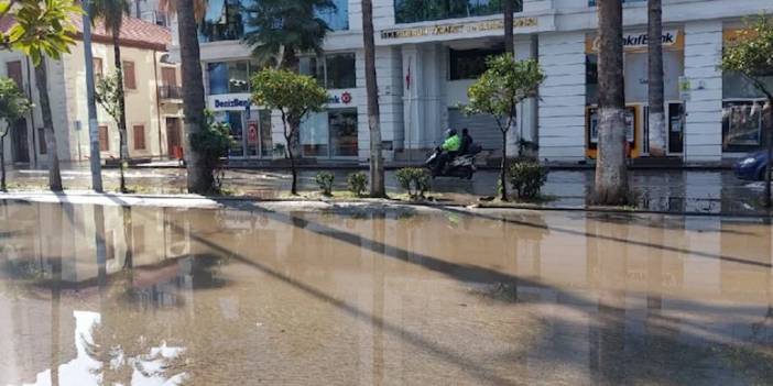 Uzman açıkladı: İskenderun sahilini neden su bastı?