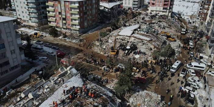 Yandaşların gözünden deprem manzaraları: Devlet çok hızlı, çok profesyonel; ’99 gibi olmadı çok şükür!