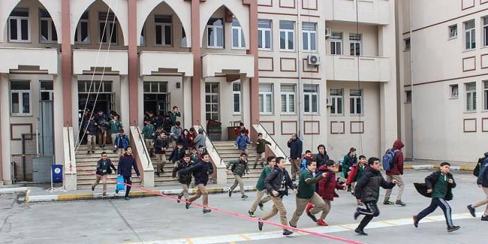 Depremin etkilediği 10 ilde okullar ne zaman açılacak? Bakan Özer açıkladı