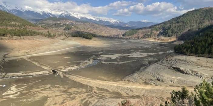 Bursa'nın içme suyu kaynaklarından Nilüfer Barajı kurudu