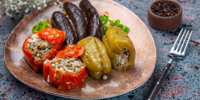 Bu dolma tarifine bayılacaksınız... Biber, kabak, patlıcan... İşte en lezzetli dolma tarifi! Dolma nasıl yapılır?