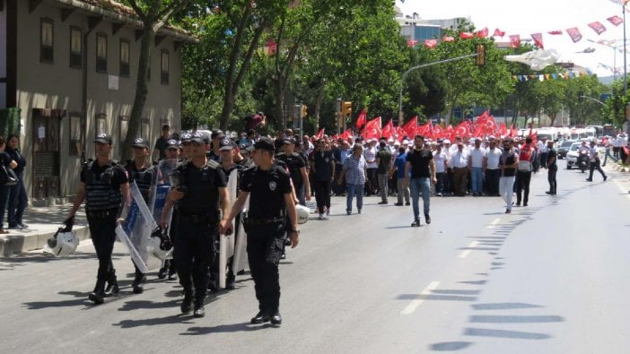 Servisçilerin eylemine biber gazlı müdahale