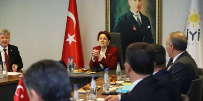 Belediye Başkanlarının 'Aday ol' çağrısına İYİ Parti Genel Başkanı Meral Akşener'den  'sonra konuşuruz' yanıtı