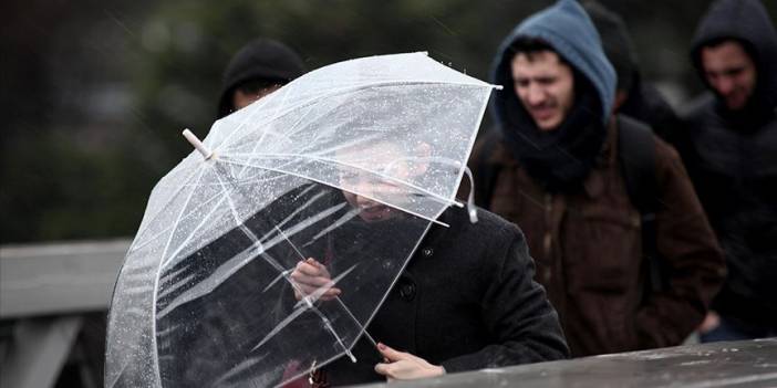 Dikkat! Deprem bölgesi için saat verip uyardı