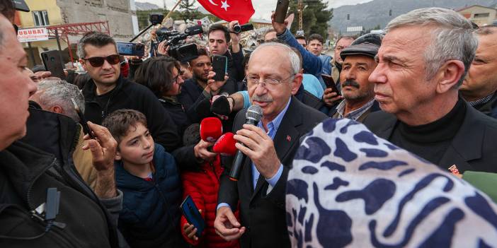 Kemal Kılıçdaroğlu deprem bölgesinde: 'Biraz sabredin, 15 Mayıs'tan sonra çok şey değişecek'