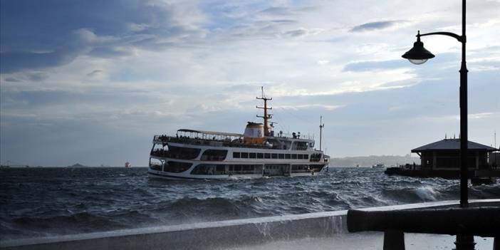 İstanbul'da lodos etkili: Bazı vapur seferleri iptal