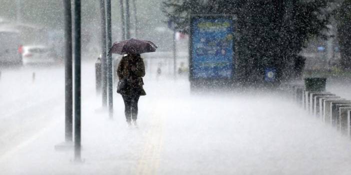 Meteoroloji'den peş peşe uyarılar: Sağanak, kar, don, fırtına, toz taşınımı...