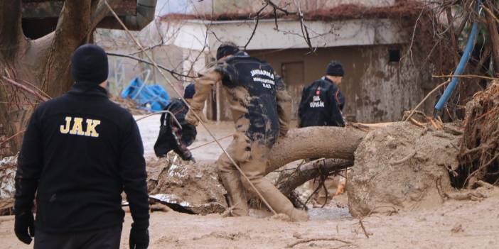 Adıyaman'da selde kaybolan anne ve kızı aranıyor