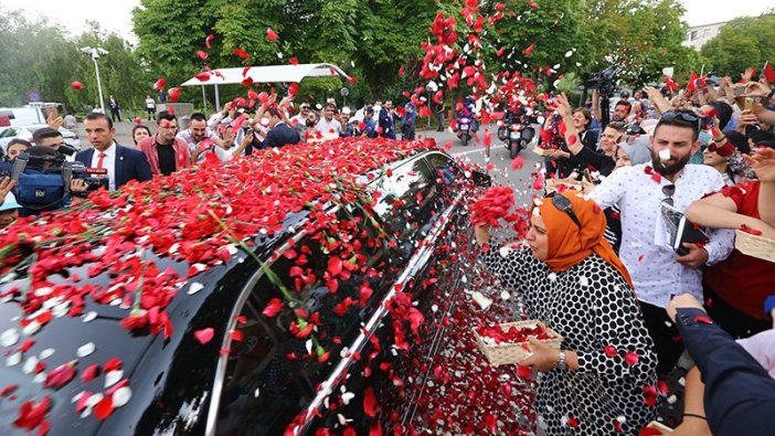 Resmen Cumhurbaşkanı, Fiilen "Başkan"