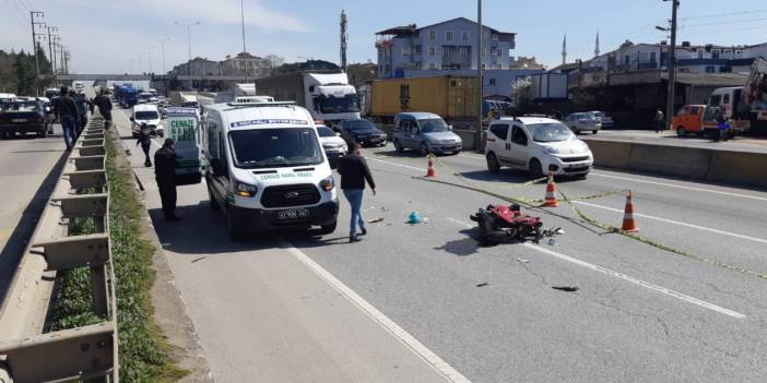 Feci kaza: Motosikletteki 2 kişi TIR’ın altında kaldı...