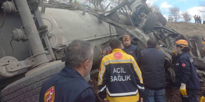 LPG tankeri şarampole uçtu: Sürücüsü kurtarılamadı...