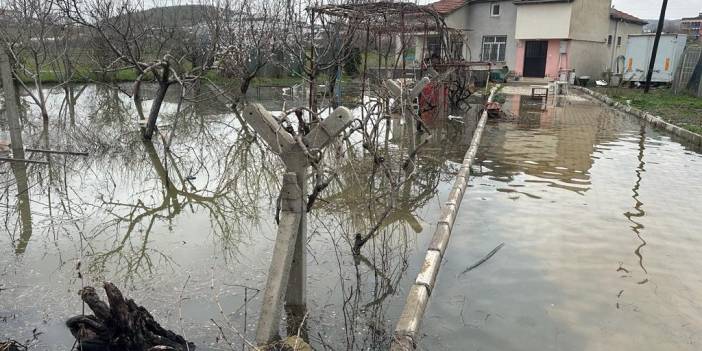 Elazığ'da sağanak bazı mahallelerde su baskınlarına neden oldu