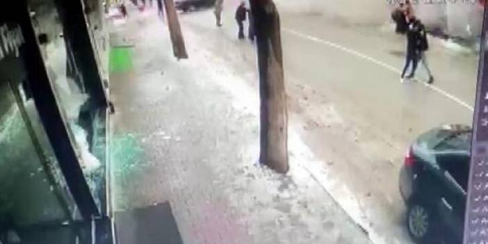 Depremin acı görüntüleri: Kaçmaya çalışırken enkaz altında kalmışlar