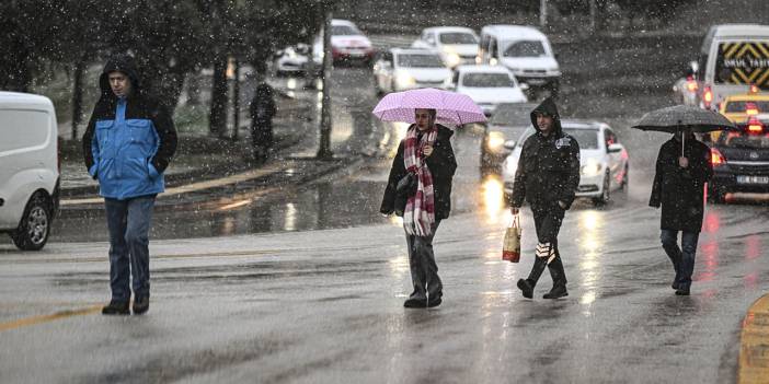 Ankara'da kar yağışı etkili oluyor