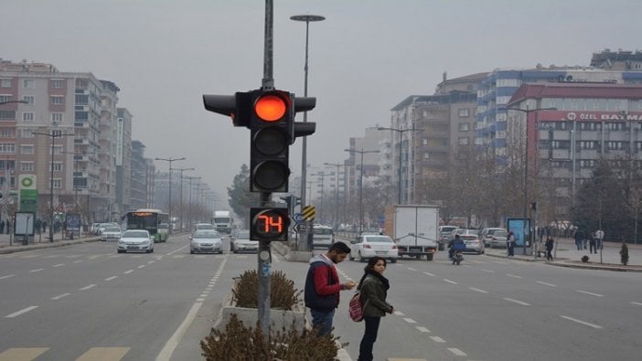 Kırmızı ışıkta geçen sürücü tazminat ödeyecek