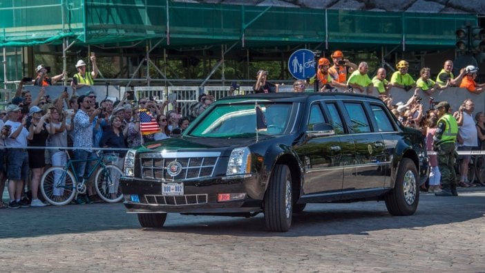 Putin ve Trump’ın otomobilleri de kapıştı