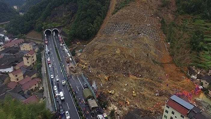 Çin'de heyelanda mahsur kalan 21 kişi kurtarıldı