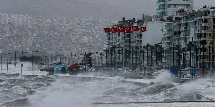 AFAD, İzmir'de yaşayanları SMS ile uyardı