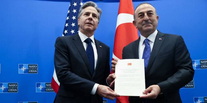 Çavuşoğlu, Finlandiya'nın NATO onay belgesini ABD'li mevkidaşına verdi